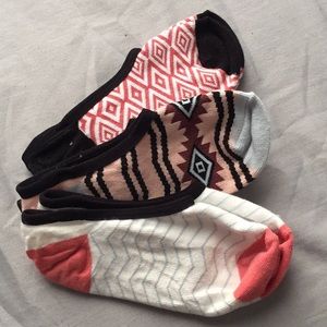3 pairs of no show Vans socks